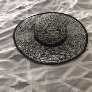 Black and white sun hat